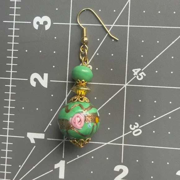 Vintage Murano Wedding Cake Green Glass Floral Drop Earrings Gold Tone Dangle - Picture 9 of 9